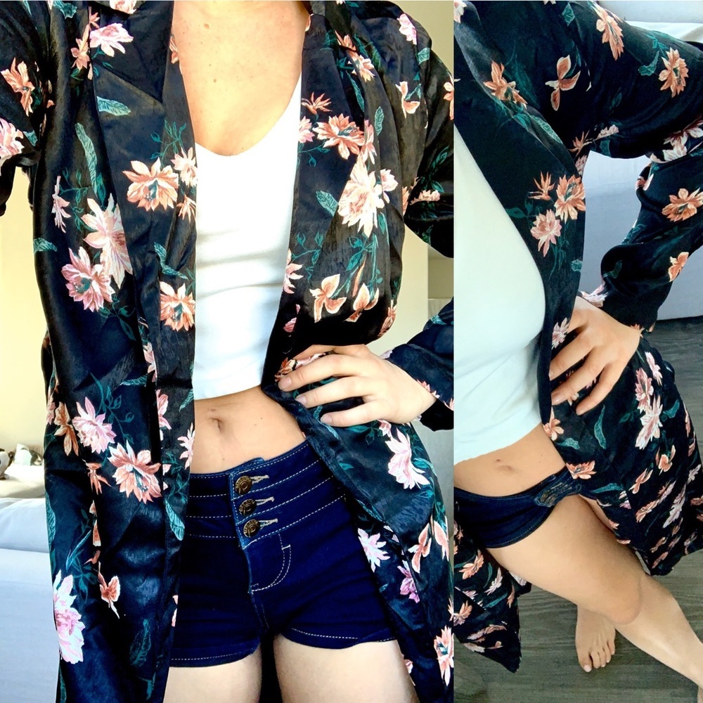 🌹 SILKY Floral Robe - Picture 3 of 6
